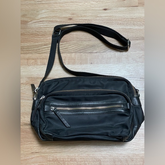 Vince Camuto multi-pocket crossbody / shoulder hand bag / purse. - Picture 1 of 12